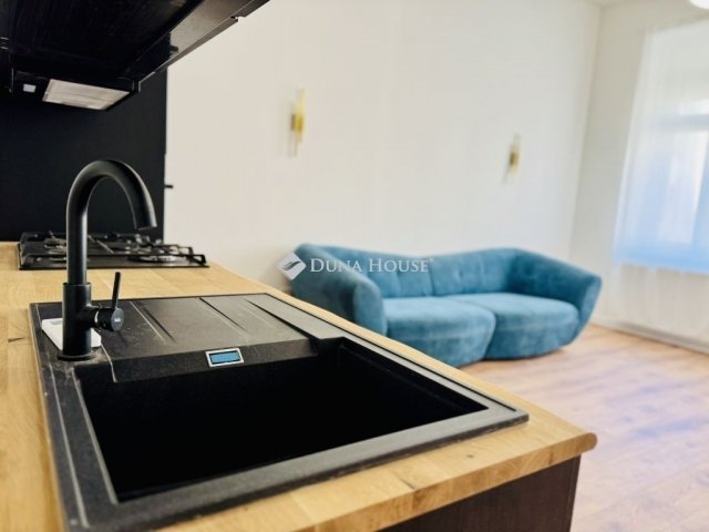 Eladó téglalakás, Budapesten, VI. kerületben 89.99 M Ft