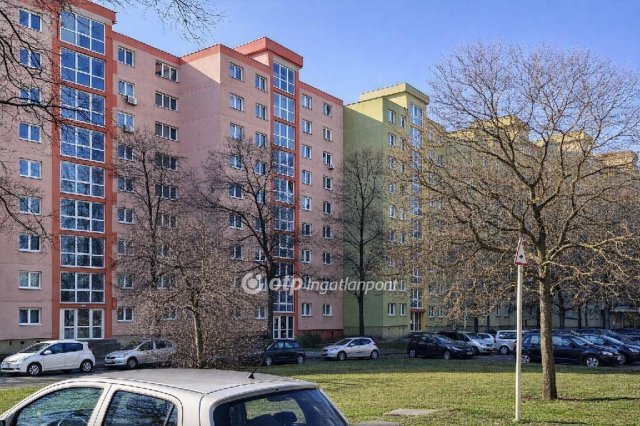 Eladó panellakás, Veszprémben 62.9 M Ft, 3 szobás