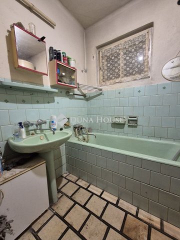 Eladó családi ház, Pécelen, Szent Imre körúton 60 M Ft