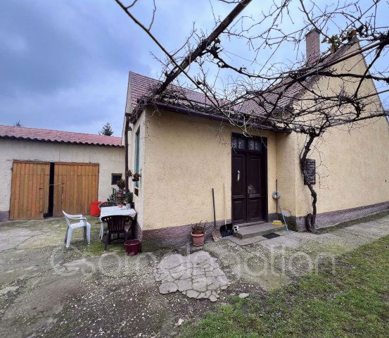 Eladó családi ház, Szanyon 30 M Ft, 2+2 szobás
