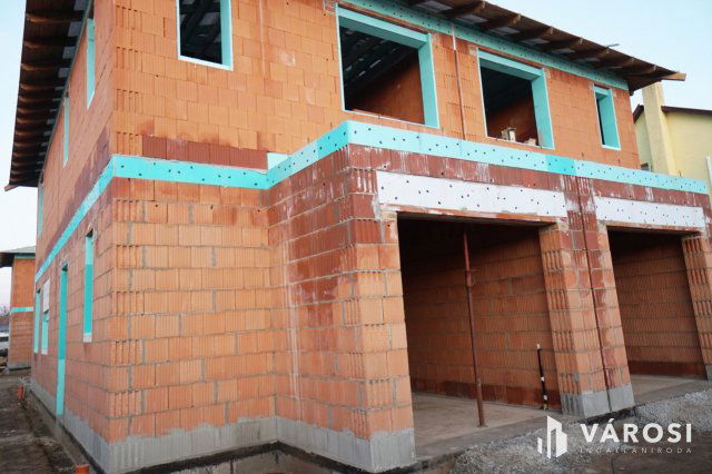 Eladó ikerház, Budapesten, XVIII. kerületben 119.9 M Ft, 4 szobás