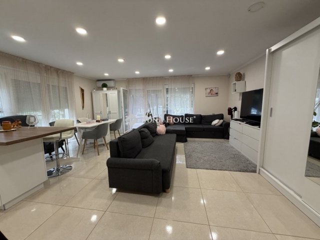 Eladó ikerház, Pécsett 129.9 M Ft, 4 szobás