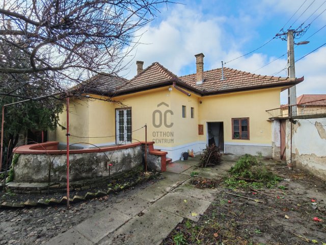 Eladó családi ház, Cegléden 49.9 M Ft, 2 szobás