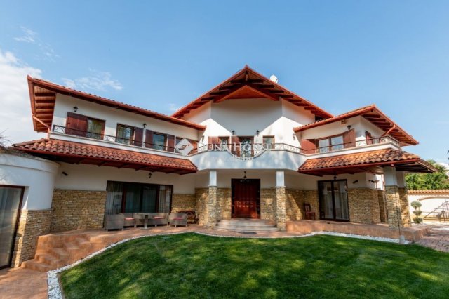 Eladó családi ház, Gödön 770 M Ft, 8+1 szobás