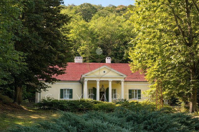 Eladó családi ház, Esztergomban 455.052 M Ft, 14 szobás