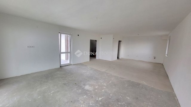 Eladó családi ház, Szentendrén 149 M Ft, 2 szobás