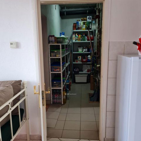 Eladó családi ház, Veszprémben 149.9 M Ft, 8+2 szobás