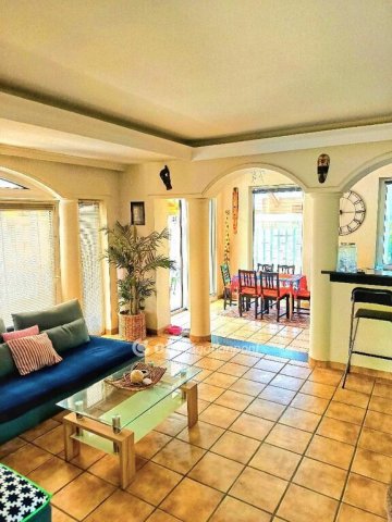 Eladó családi ház, Kisorosziban 139 M Ft, 5+1 szobás