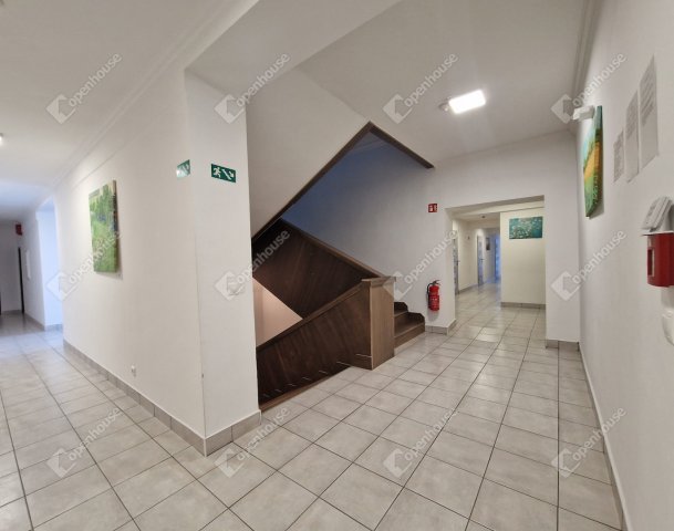 Eladó hotel, Komáromban 651.6 M Ft, 28 szobás
