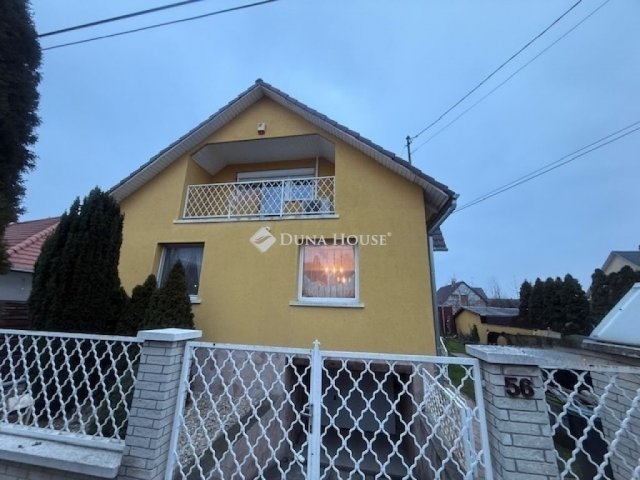 Eladó családi ház, Vecsésen 137.9 M Ft, 4 szobás