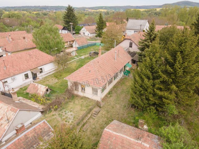 Eladó családi ház, Honton 56 M Ft, 8 szobás