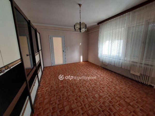 Eladó családi ház, Kiskőrösön 64.99 M Ft, 3 szobás