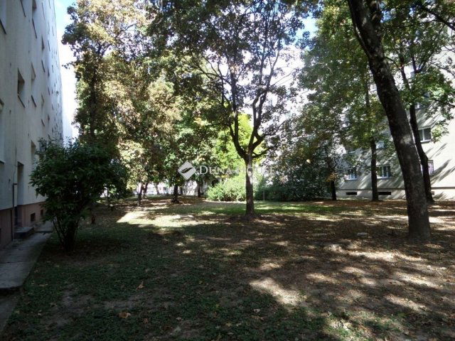 Eladó panellakás, Szekszárdon 36.9 M Ft, 2 szobás