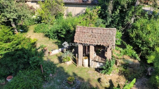 Eladó családi ház, Pécsett 80 M Ft, 5 szobás