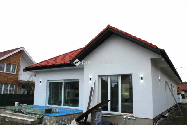 Eladó családi ház, Budakalászon 224 M Ft, 4 szobás