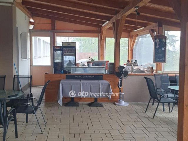 Eladó nyaraló, Balatonberényben 589 M Ft, 11 szobás