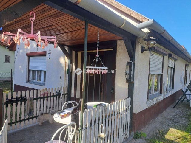 Eladó családi ház, Gyömrőn 61.99 M Ft, 3 szobás