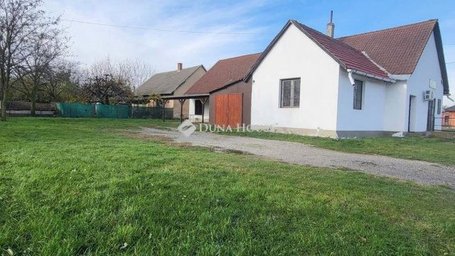 Eladó családi ház, Nagyvenyimen 38.7 M Ft, 2 szobás