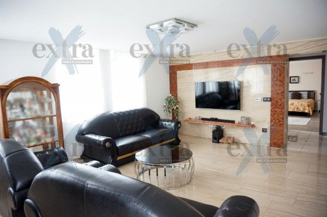 Eladó családi ház, Szegeden 350 M Ft, 6+2 szobás