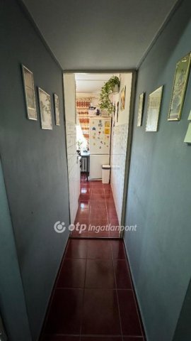 Eladó panellakás, Pápán 24.9 M Ft, 1 szobás