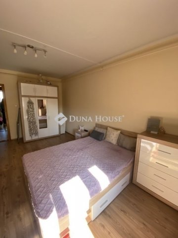 Eladó panellakás, Pécsett 42.4 M Ft, 2 szobás