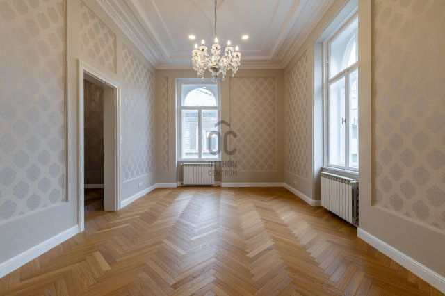 Eladó téglalakás, Budapesten, VI. kerületben, Andrássy úton