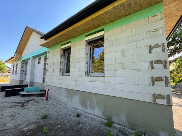 Eladó családi ház, Balatonfenyvesen 59.99 M Ft, 2 szobás