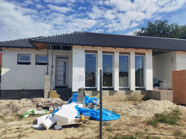 Eladó családi ház, Adonyban 79.9 M Ft, 3 szobás
