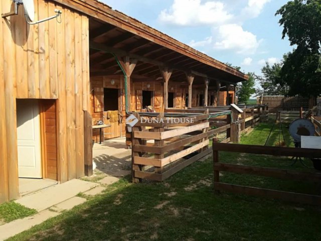 Eladó családi ház, Göllén 42.99 M Ft, 4 szobás