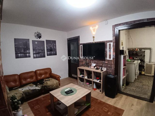 Eladó családi ház, Bakonyszombathelyen 17 M Ft, 3 szobás