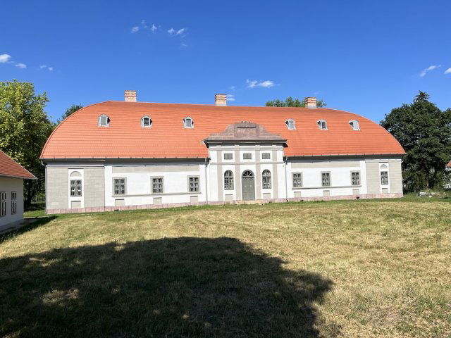 Eladó családi ház, Romhányon 490 M Ft, 14+10 szobás