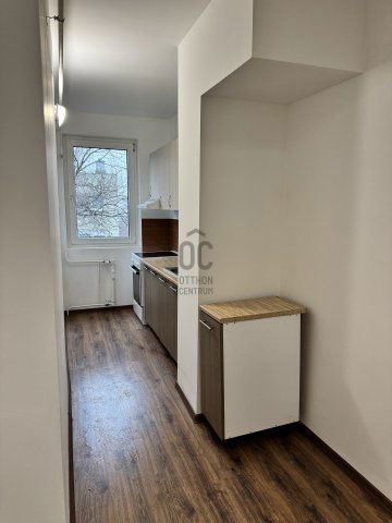 Eladó panellakás, Szolnokon 27.9 M Ft, 2 szobás