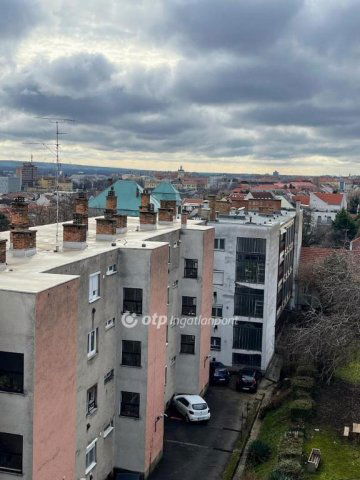 Eladó téglalakás, Pécsett 41.5 M Ft, 1+1 szobás