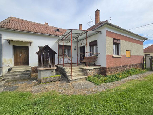 Eladó családi ház, Szentpéterfán 33.5 M Ft, 2 szobás