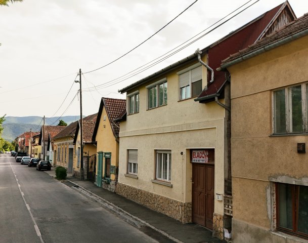 Eladó családi ház, Nagymaroson 99.9 M Ft, 7+1 szobás