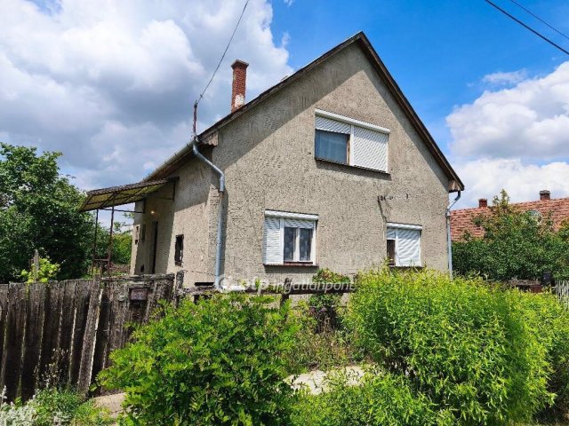 Eladó családi ház, Szeghalmon 16 M Ft, 4 szobás