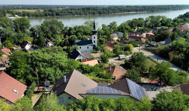Eladó családi ház, Százhalombattán 182 M Ft, 5+1 szobás
