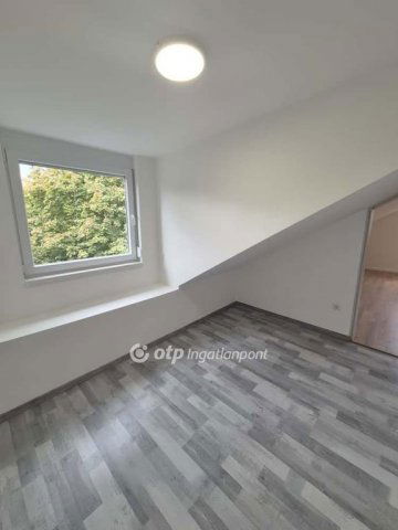 Eladó téglalakás, Pécsett 54.9 M Ft, 2+1 szobás