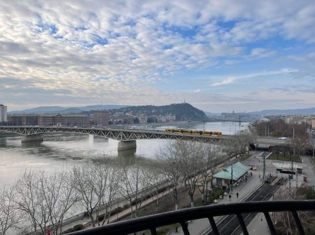 Eladó téglalakás, Budapesten, IX. kerületben, Boráros téren