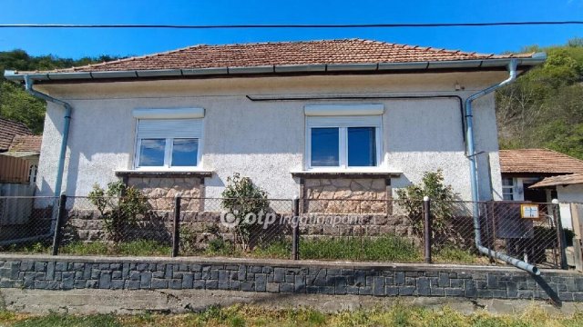 Eladó családi ház, Recsken 14.9 M Ft, 2 szobás