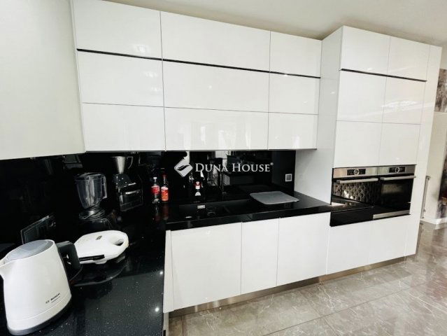 Eladó családi ház, Biatorbágyon 390 M Ft, 6 szobás