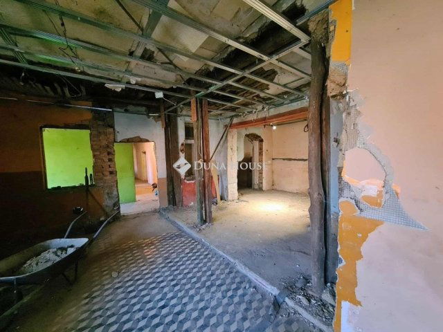 Eladó családi ház, Tápiószentmártonon 13.7 M Ft, 5 szobás