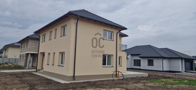 Eladó ikerház, Debrecenben 99 M Ft, 6 szobás
