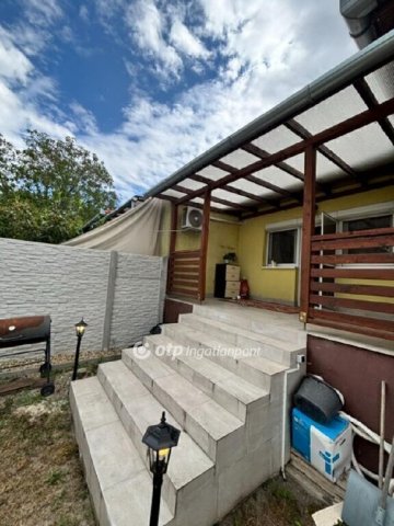 Eladó ikerház, Szigetszentmiklóson 89.9 M Ft, 4 szobás