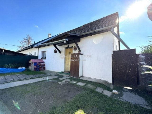 Eladó családi ház, Szentendrén 99.999 M Ft, 4 szobás