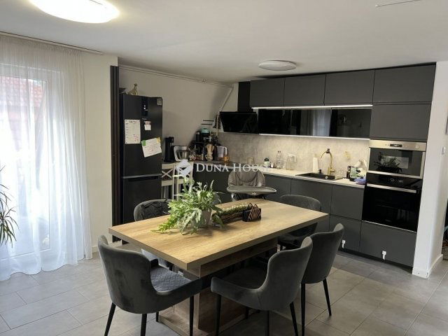 Eladó téglalakás, Törökbálinton 89.99 M Ft, 3 szobás