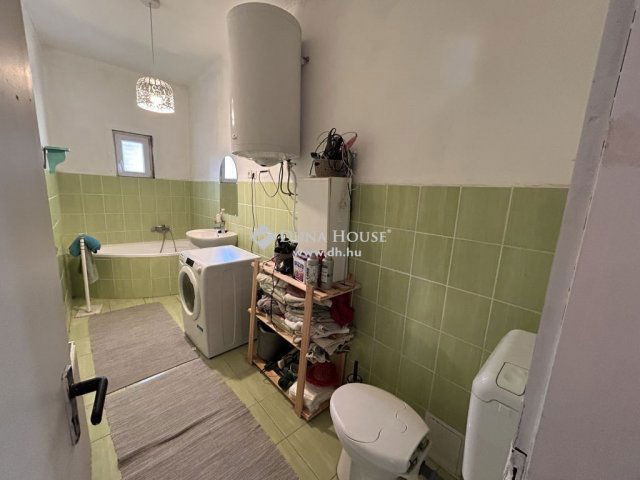 Eladó családi ház, Bátaszéken 24.99 M Ft, 4 szobás