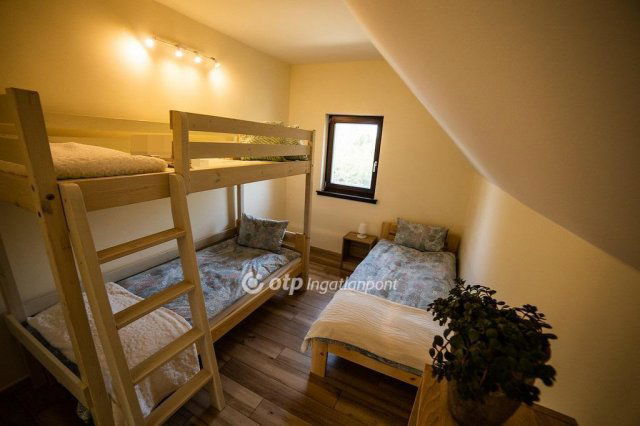 Eladó családi ház, Szigetszentmártonban 159 M Ft, 5 szobás