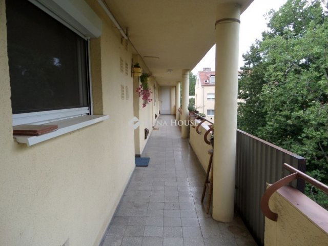 Eladó téglalakás, Pécsett 37.8 M Ft, 2 szobás