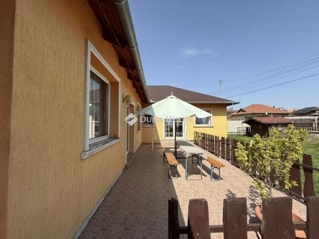 Eladó ikerház, Érden 99.9 M Ft, 5 szobás / költözzbe.hu